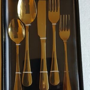 Luxurious Gold Flatware Set